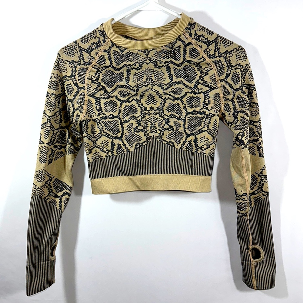 Maxxim Cropped Long Sleeved Athletic Shirt Size Medium